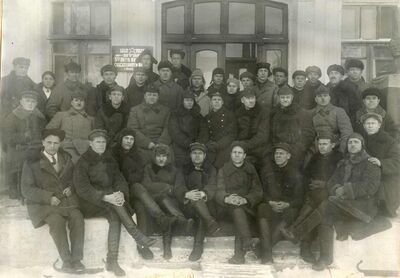 Командиры и бойцы 5ВГСО, середина 30-х. Второй слева в среднем ряду - Диденко Г.С.